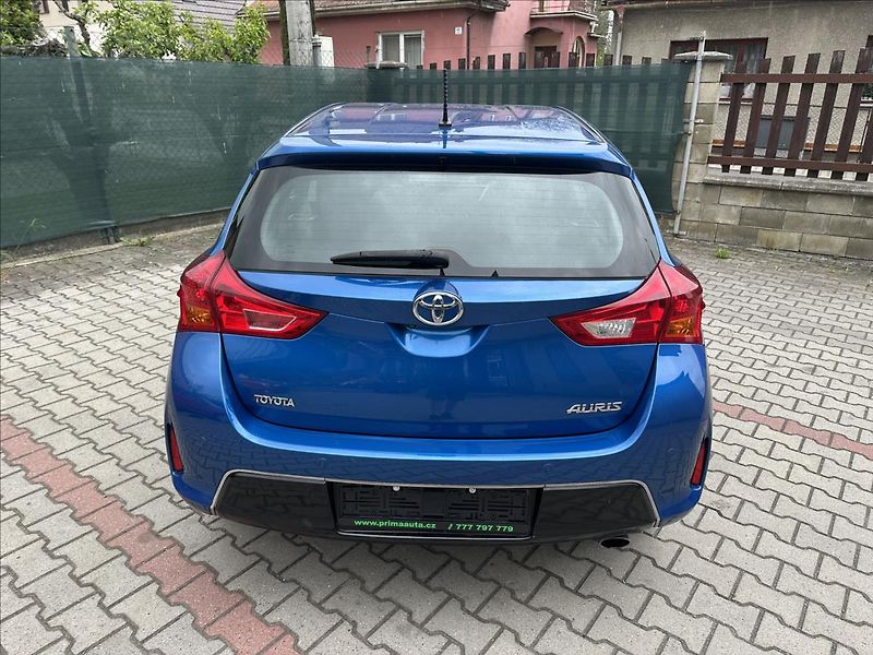 Toyota Auris 1,6 EXCLUSIVE - fotka 8 z 28