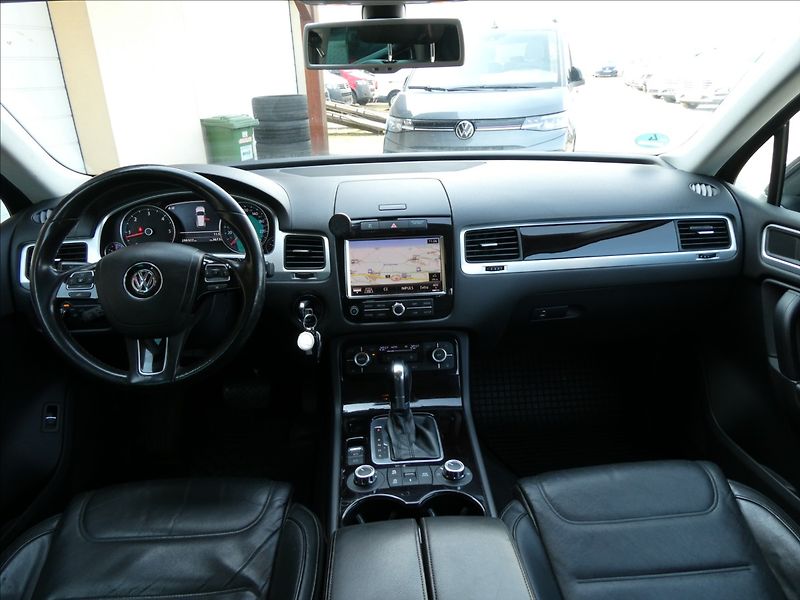 Volkswagen Touareg 3,0 TDi V6 180kW,2xkola,závěs - fotka 26 z 50