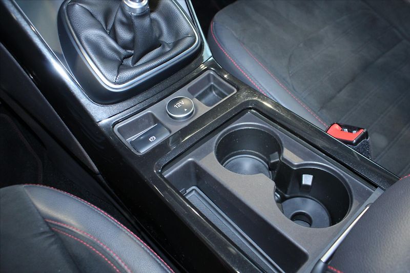 Ford Kuga TDCi AWD ST-Line - fotka 23 z 31