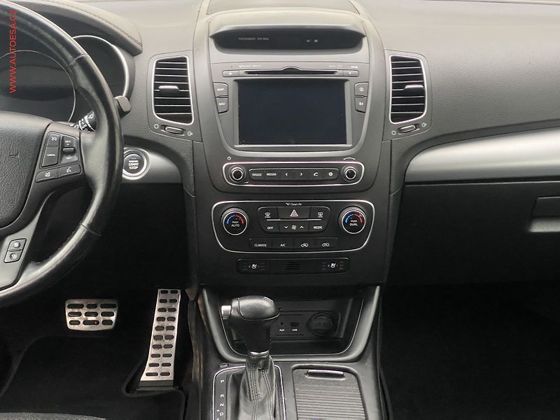 Kia Sorento (2014) 2.2CRDi 4x4, AT, xenon, panor - fotka 9 z 23