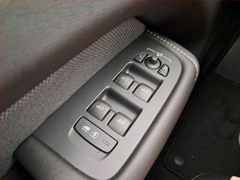 Volvo XC60 (2023) B4 AWD - fotka 29 z 32