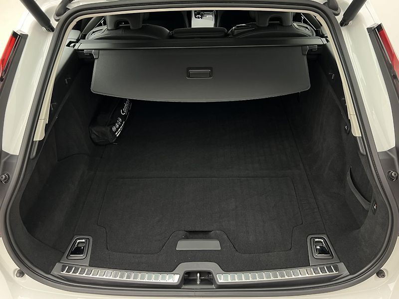 Volvo V90 B4 MOMENTUM AUT  - fotka 5 z 44