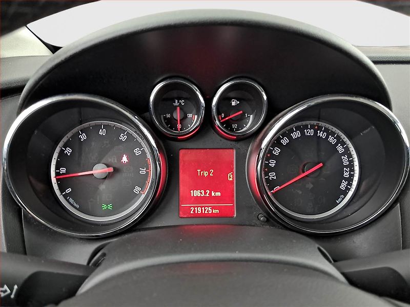Opel Astra (2011) 1.4 T, po STK, jezdí skvěle - fotka 11 z 16