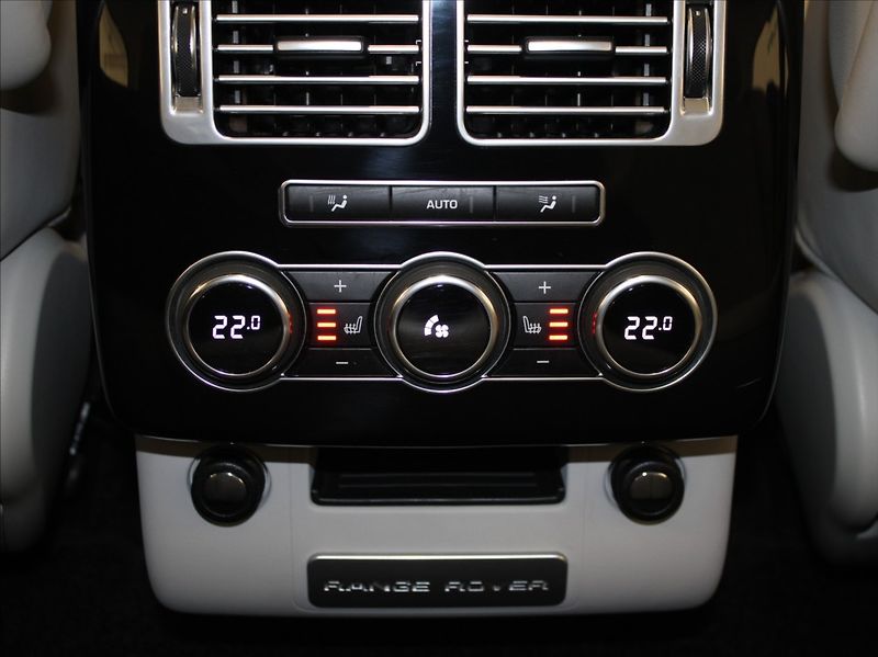 Land Rover Range Rover 3,0 TDV6 190kW Pano.Výprodej! - fotka 25 z 29