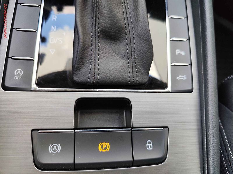 Škoda Superb (2020) 2.0TDi, ČR, DSG, LED, kamera - fotka 27 z 31