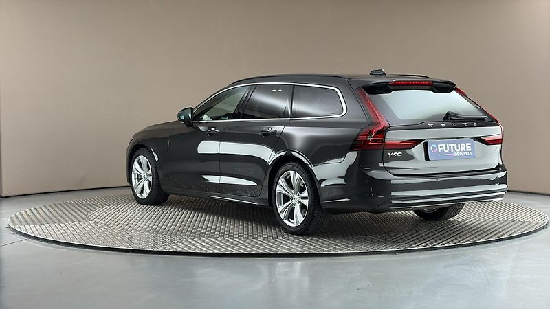 Volvo V90 2.0 B4 AUT Momentum Pro - fotka 2 z 28