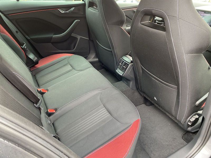 Škoda Kamiq (2022) 1.0 TSI DSG Monte Carlo - fotka 9 z 38