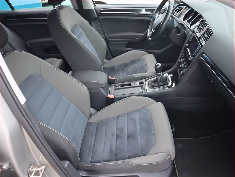 Volkswagen Golf (2014) Comfortline 1.2 TSI, Navi - fotka 9 z 20
