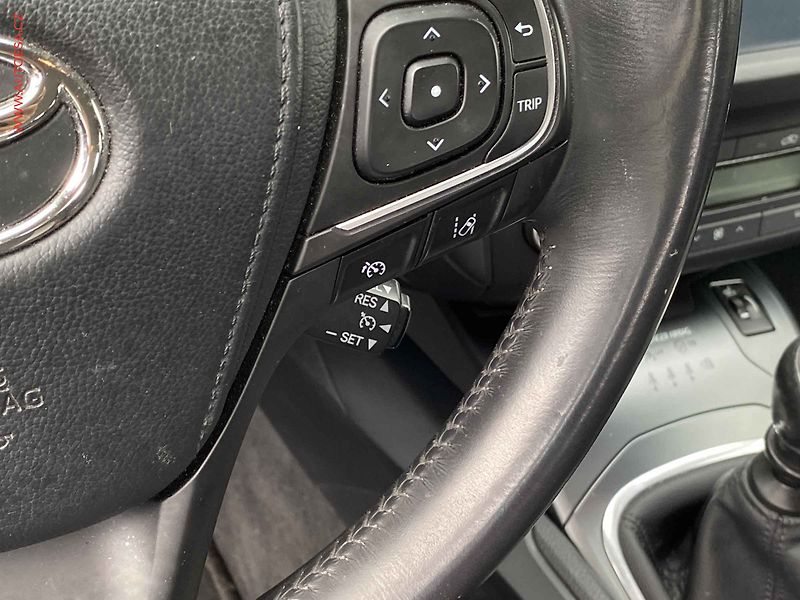 Toyota Avensis (2018) 2.0D-4D, ČR, Výhřev sed. - fotka 13 z 18