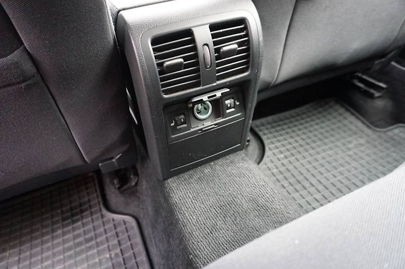 Volkswagen Passat Variant (2012) 2,0   125 kw 2,Majitel  nové v - fotka 10 z 36