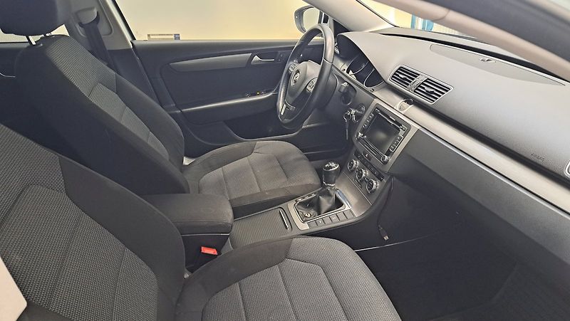 Volkswagen Passat (2012) VARIANT CL 2,0 TDI BMT 6G - fotka 15 z 23