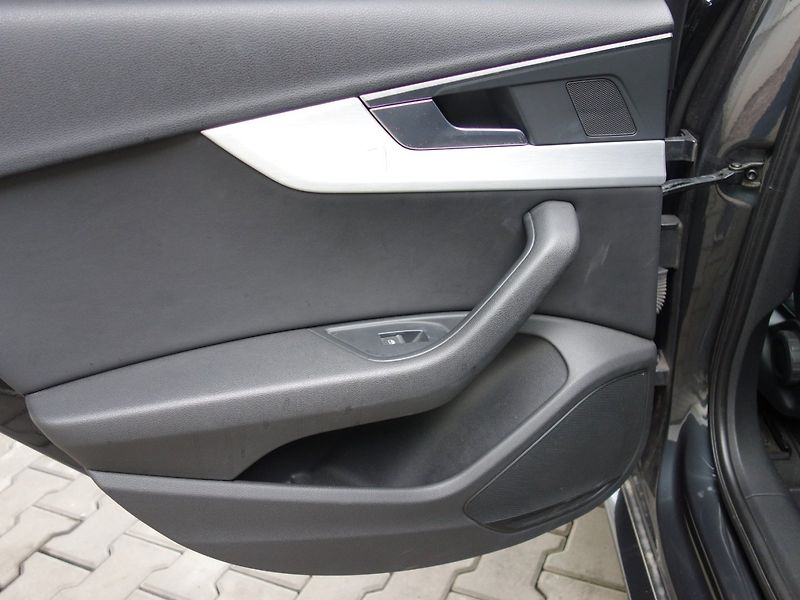 Audi A4 (2016) 2.0TDI 140kW QUATTRO -NEZ.TOP! - fotka 33 z 43