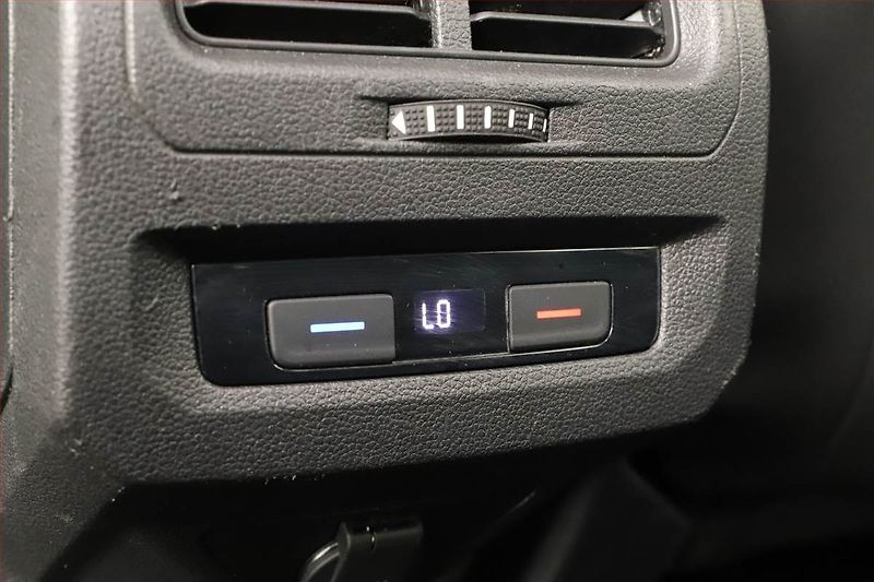 Volkswagen Touran (2020) Highline 2.0 TDI - fotka 18 z 21