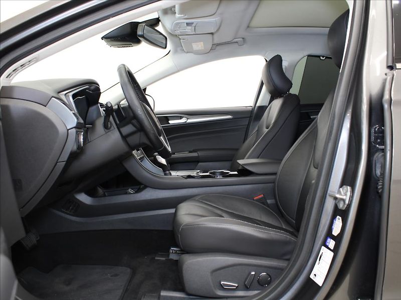 Ford Mondeo 2,0 TDCi 132kW AT Pano. Kůže - fotka 7 z 14