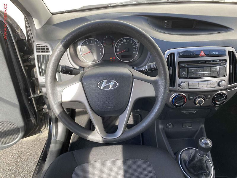 Hyundai i20 (2013) 1.2i, AC, +pneu - fotka 11 z 16