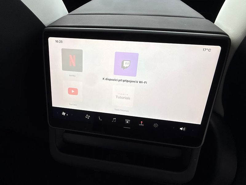 Tesla Model Y (2025) - fotka 46 z 76