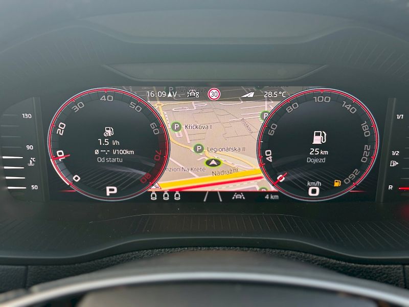 Škoda Karoq (2026) Sportline 1.5 TSI 110 kW DSG - fotka 9 z 32