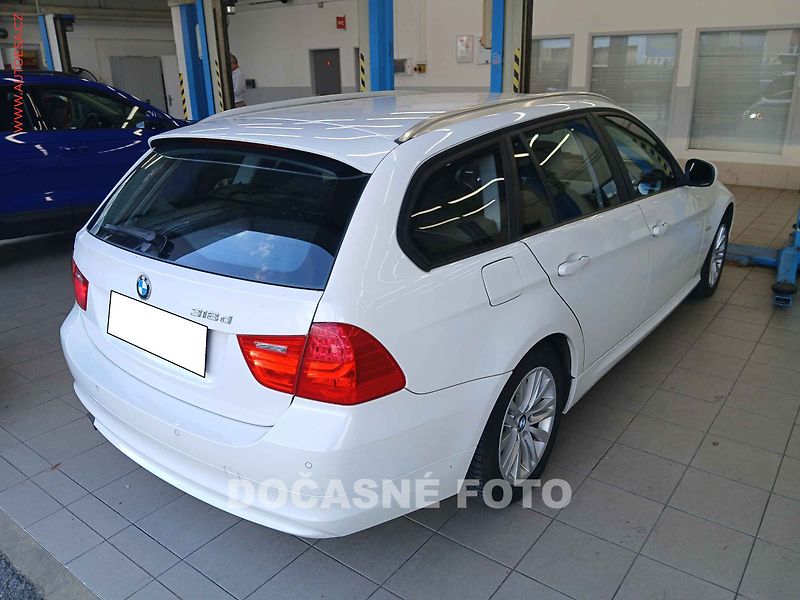 BMW Řada 3 (2012) 2.0d 318d, 1.maj,ČR, Bixen - fotka 2 z 3