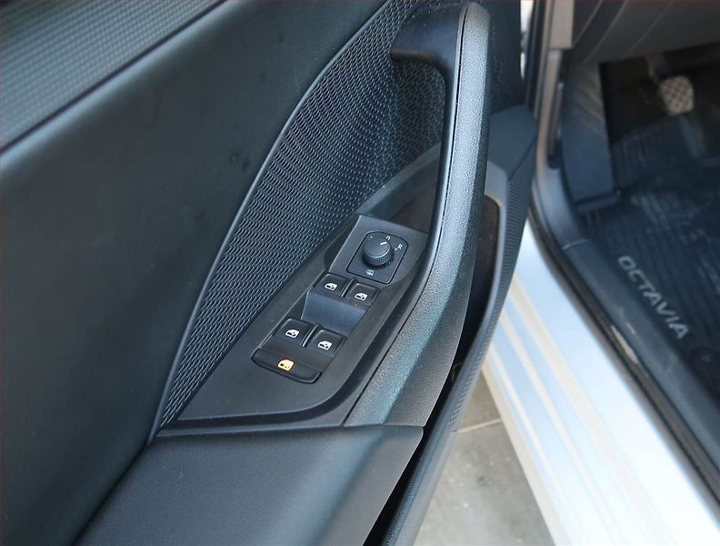 Škoda Octavia (2022) Ambition 2.0 TDI, digi klima - fotka 16 z 18