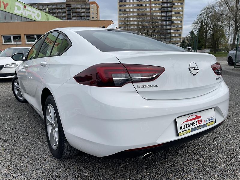 Opel Insignia 2.0CDTi 125kW AT-NEHAV-DPH-ČR! - fotka 9 z 32