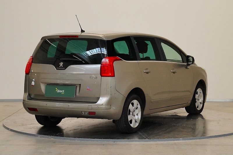 Peugeot 5008 - fotka 3 z 6