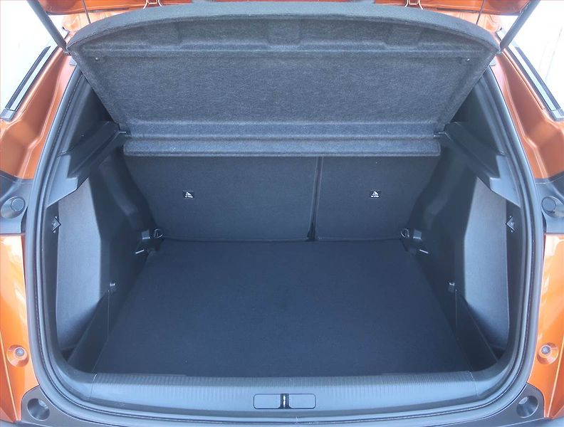 Peugeot 2008 (2022) Active 1.2 PureTech - fotka 14 z 15