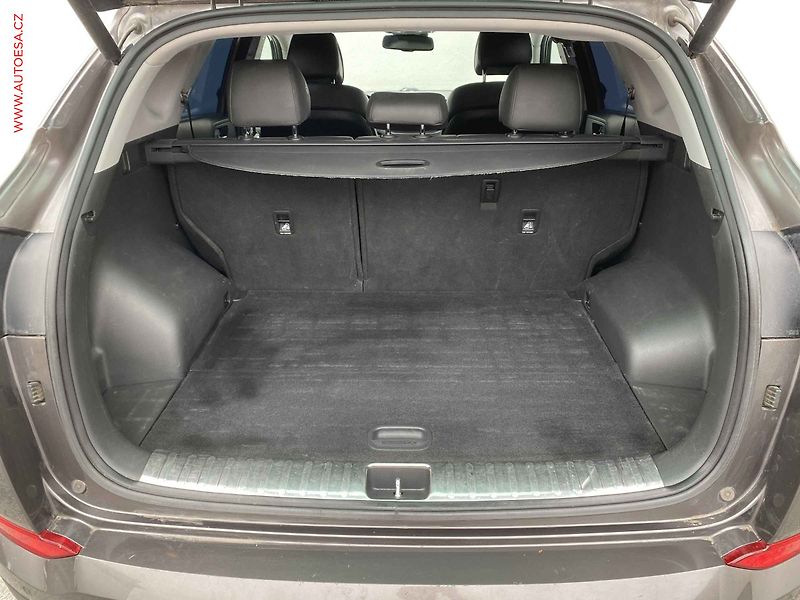 Hyundai Tucson (2017) 2.0 CRDi 4x4, ČR, AT, navi - fotka 7 z 19