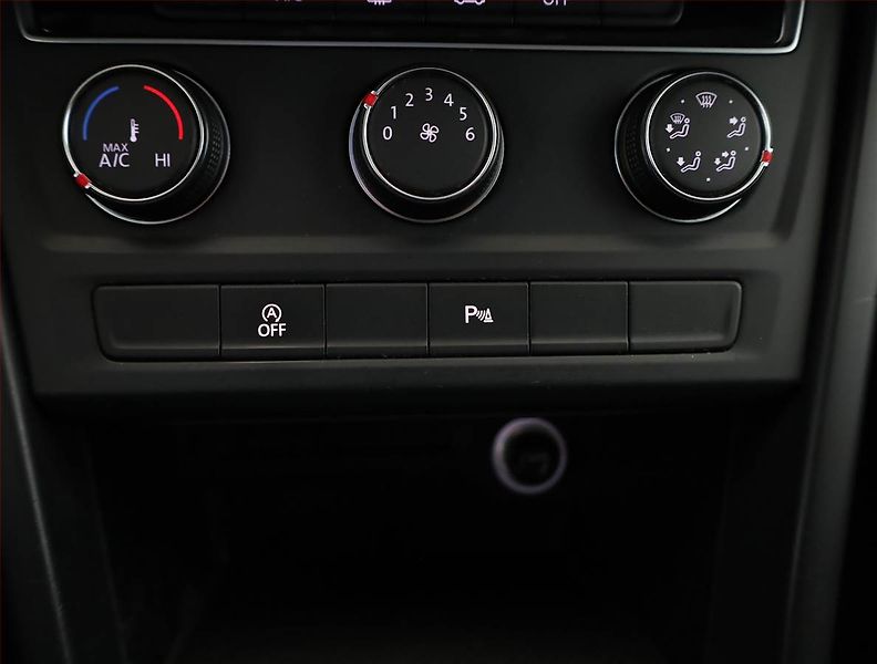 Volkswagen Touran (2016) 1.6 TDI, 7 míst, Serv.kniha - fotka 10 z 19