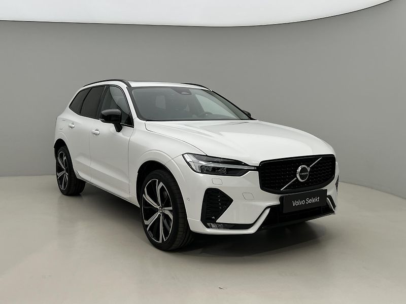 Volvo XC60 B5 AWD ULTIMATE DARK AUT  - fotka 8 z 47