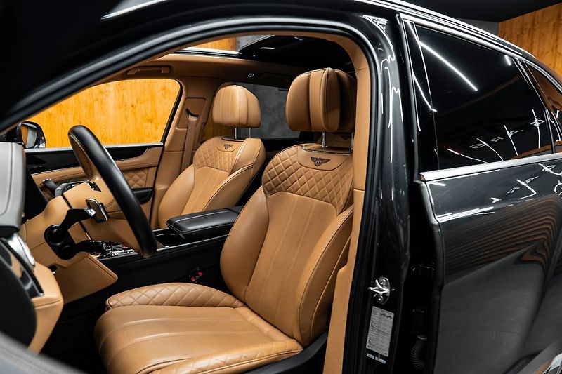 Bentley Bentayga - fotka 6 z 21