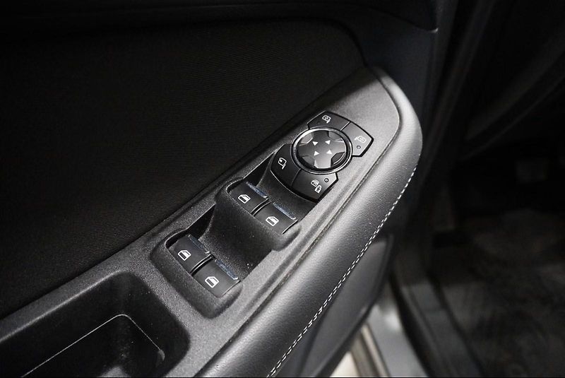 Ford S-MAX  2,0 TDCI 110kW AUTOMAT - fotka 22 z 35