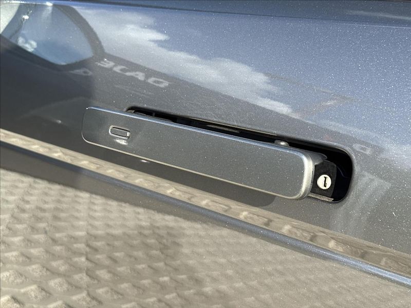 Land Rover Range Rover Evoque 1,5 P300e R-Dynamic HSE AT AWD - fotka 31 z 35