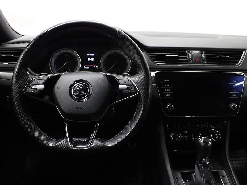 Škoda Superb 1,4 TSI iV DSG Sportline - fotka 28 z 39