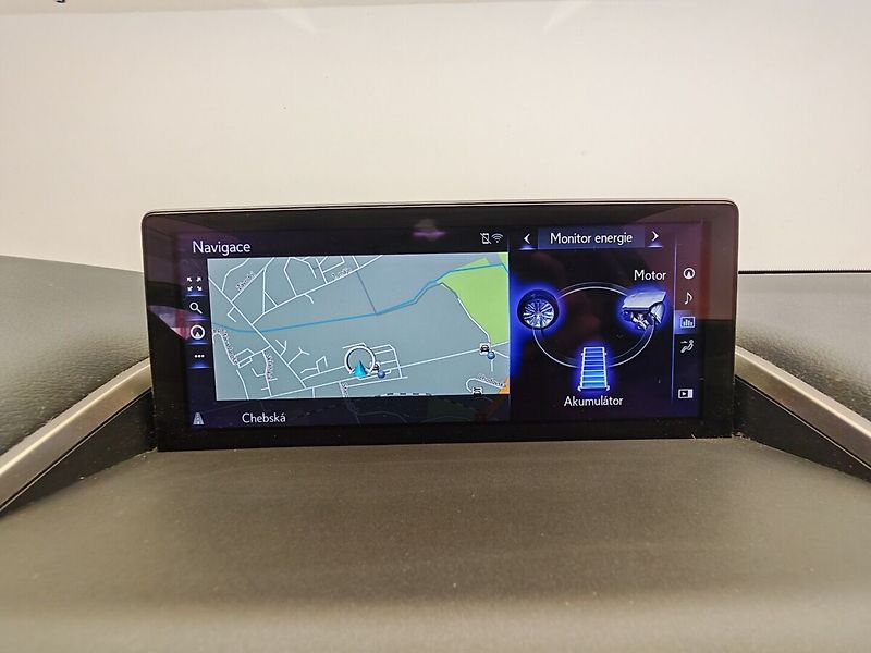 Lexus NX 300h 300h AWD PRESTIEGE SAFETY - fotka 33 z 43