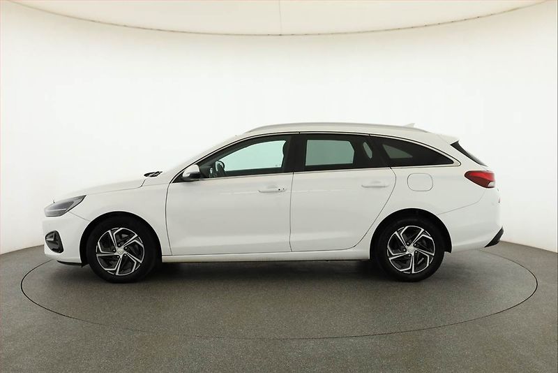 Hyundai i30 (2023) 1.0 T-GDI, Automat, Serv.kniha - fotka 3 z 17