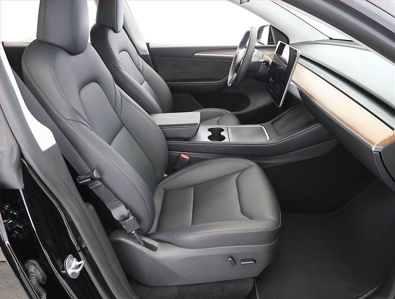 Tesla Model Y (2023) Long Range AWD 79kWh, SoH 95% - fotka 9 z 33