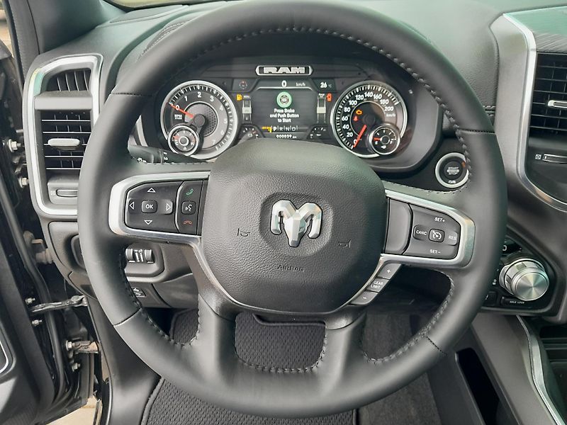 Dodge RAM (2024) 1500, 5.7 V8  Laramie - fotka 29 z 43