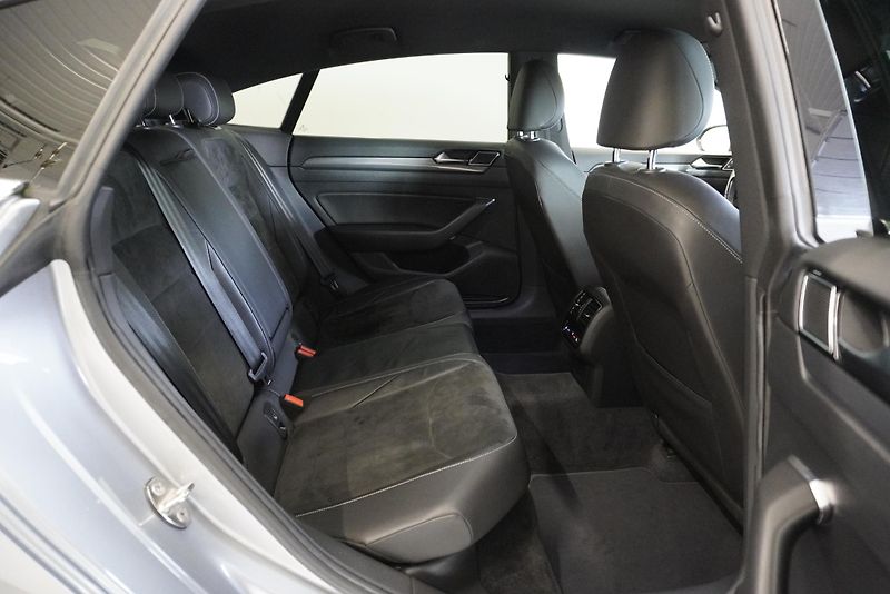 Volkswagen Arteon (2017) 2.0 TDI 140kW R-LINE  DSG 7 - fotka 33 z 38