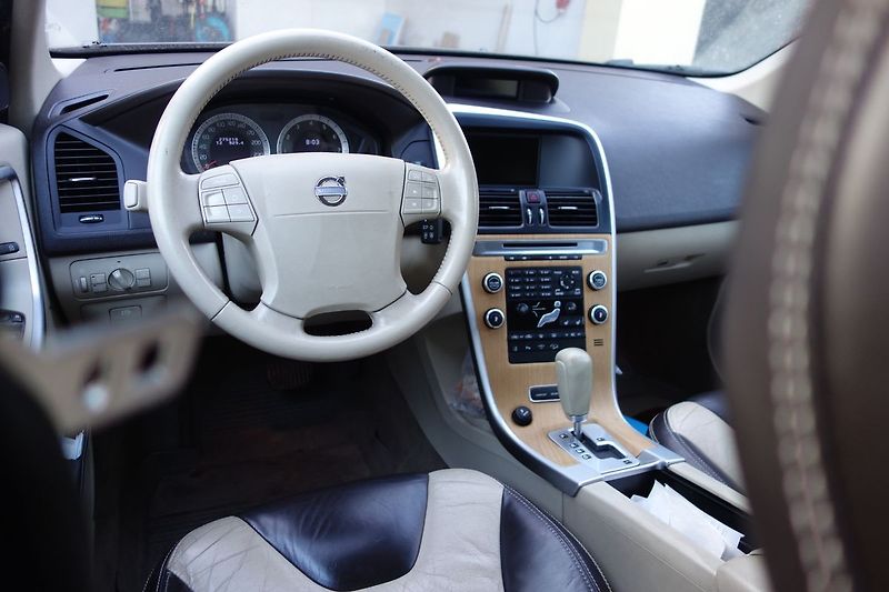 Volvo XC60 (2009) T6 210kW!!! AWD ČR ! AUT.! - fotka 9 z 53