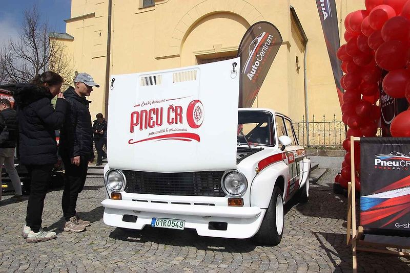 V Příbrami se sjela historická auta a motorky v rámci tradiční akce Česká Route 66.