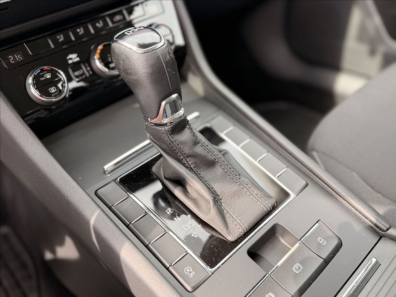 Škoda Superb 1,5 TSI 110kW DSG +SADA ALU - fotka 12 z 24