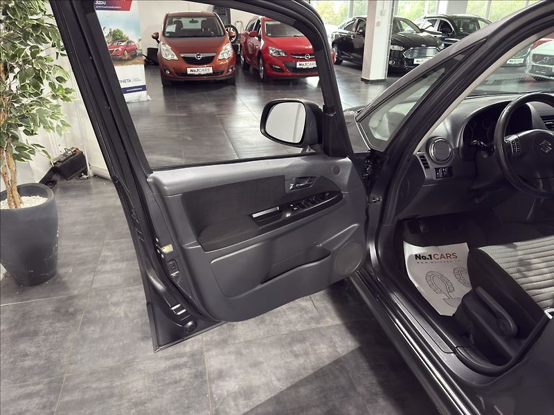 Suzuki SX4 1,6   VVT SPORT-LINE KEYLESS - fotka 6 z 35