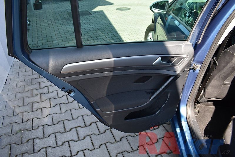 Volkswagen Golf (2015) Comfortline 1,6 TDI - fotka 10 z 41