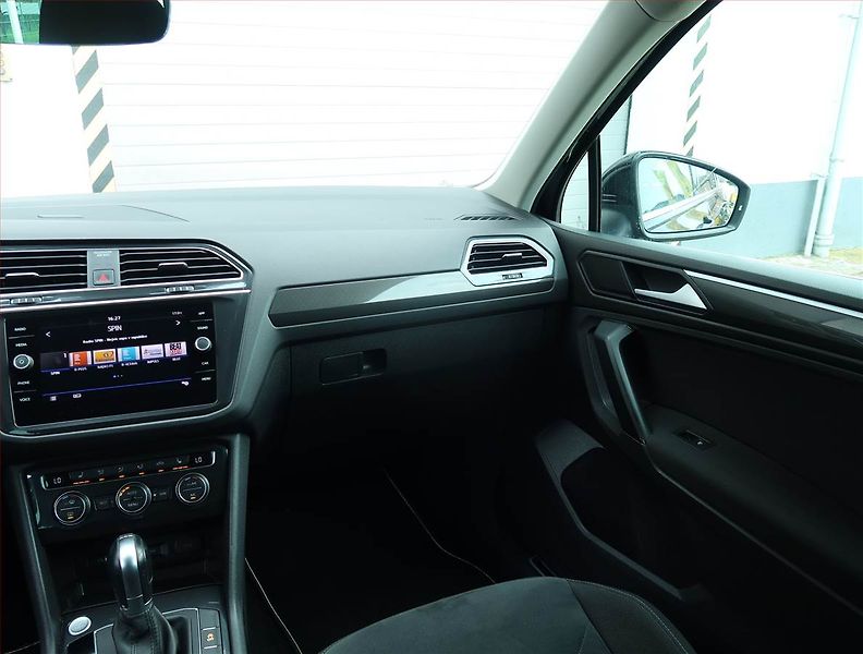 Volkswagen Tiguan (2019) 2.0 TDI, Automat, Serv.kniha - fotka 8 z 24