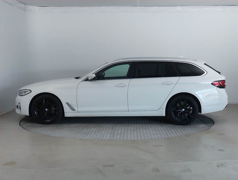 BMW Řada 5 (2020) 530d xDrive - fotka 3 z 15