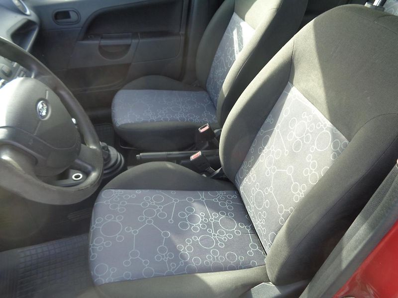 Ford Fiesta 1,3 - fotka 10 z 12