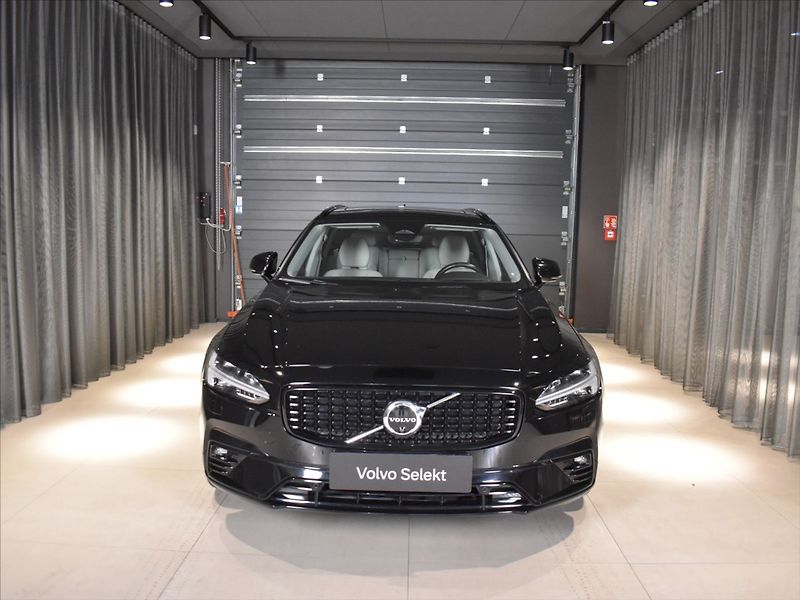 Volvo V90 2,0 B5 AWD Ultimate Pano,BLIS - fotka 6 z 30