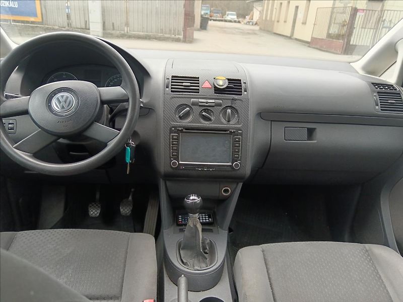Volkswagen Touran 1,9 TDi Conceptline - fotka 14 z 17