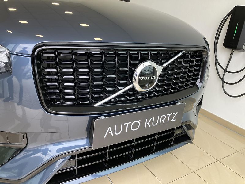 Volvo XC90 B5 AWD R-Design AT8, ČR - fotka 3 z 49