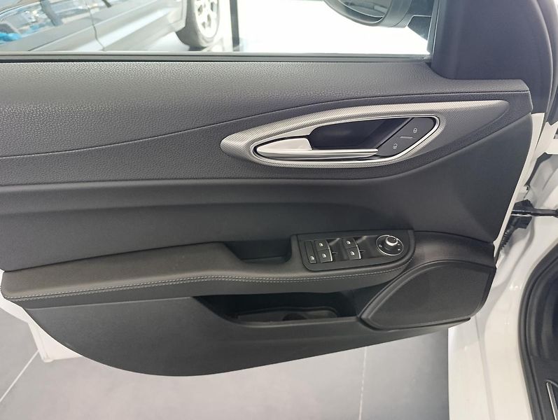 Alfa Romeo Giulia (2026) Veloce 2,2 JTDm 210k Q4 - fotka 15 z 20